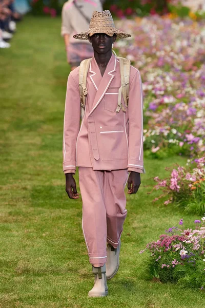 Look 25